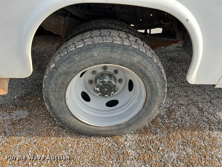 image for item LI9576 2001 Ford F550 Super Duty XL  utility / service truck