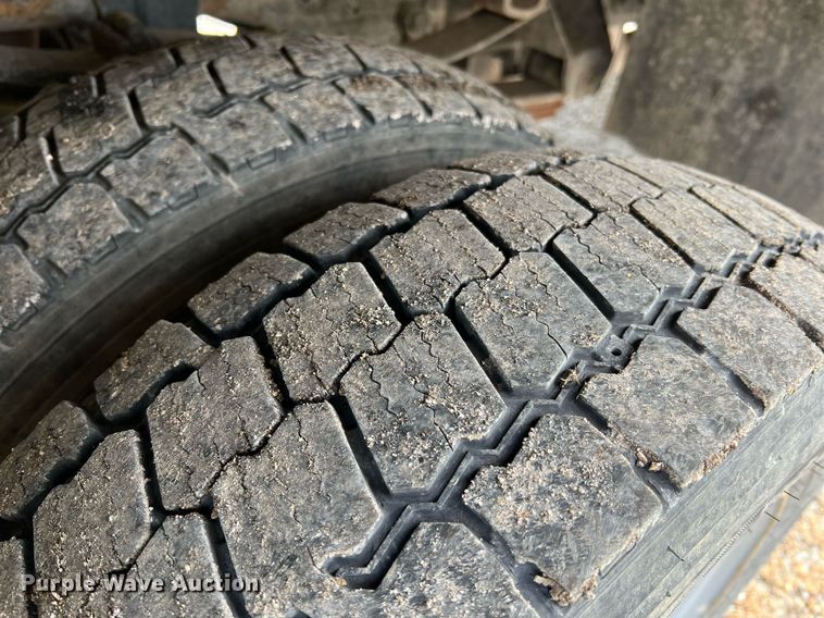 image for item LI9576 2001 Ford F550 Super Duty XL  utility / service truck