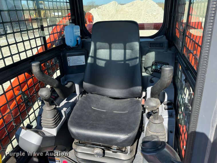 image for item LI9596 2022 Kubota SVL75-2  tracked skid steer loader