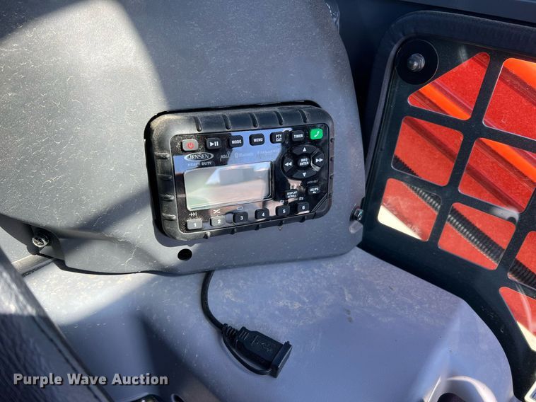 image for item LI9596 2022 Kubota SVL75-2  tracked skid steer loader