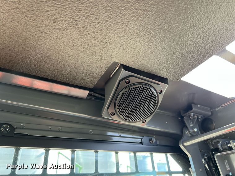 image for item LI9596 2022 Kubota SVL75-2  tracked skid steer loader