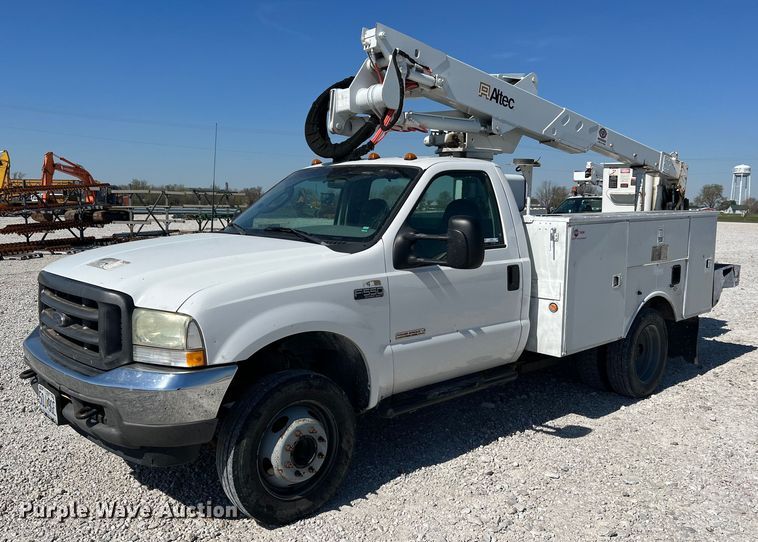 image for item LI9608 2003 Ford F550 Super Duty XL  bucket truck