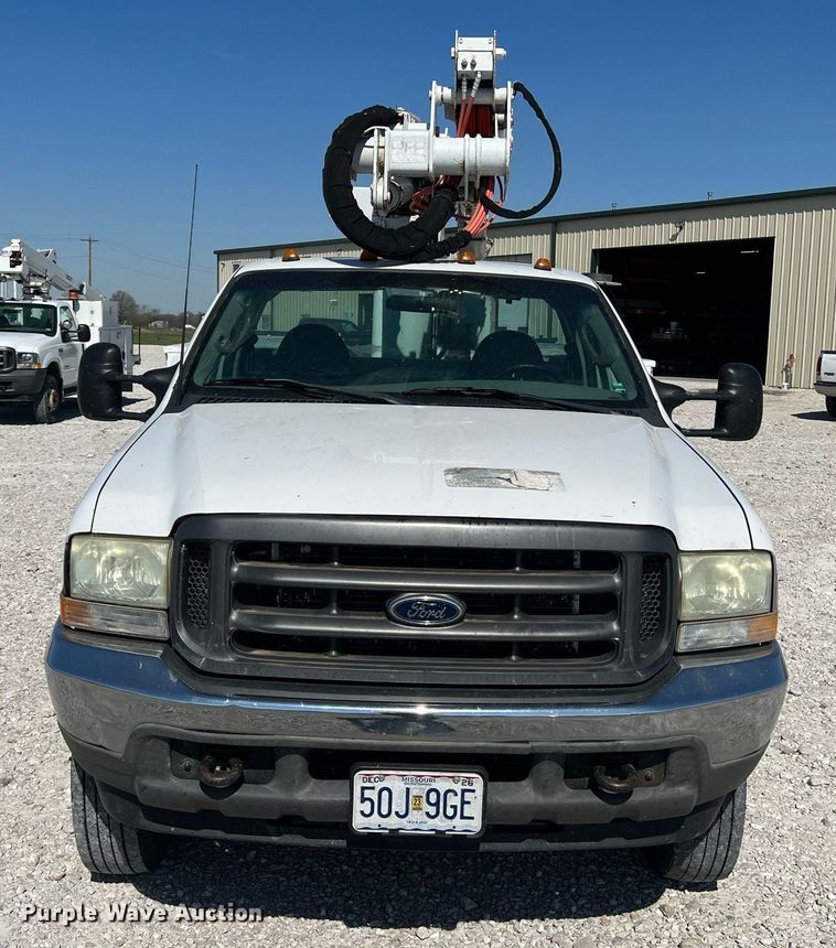 image for item LI9608 2003 Ford F550 Super Duty XL  bucket truck