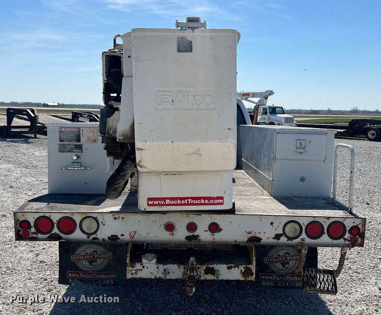 image for item LI9608 2003 Ford F550 Super Duty XL  bucket truck