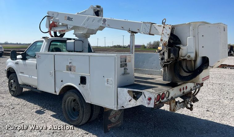 image for item LI9608 2003 Ford F550 Super Duty XL  bucket truck