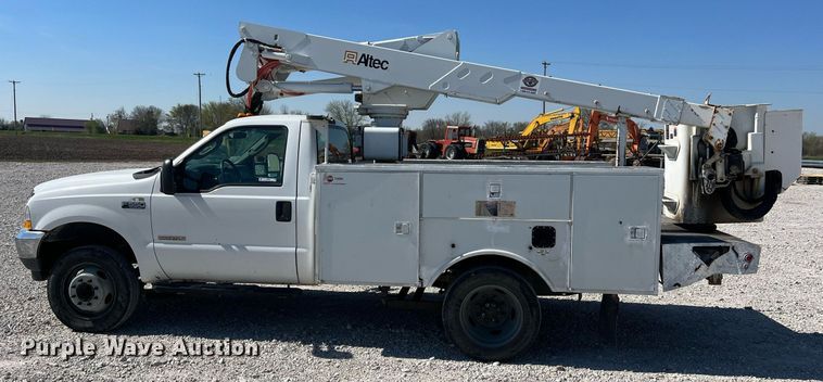 image for item LI9608 2003 Ford F550 Super Duty XL  bucket truck
