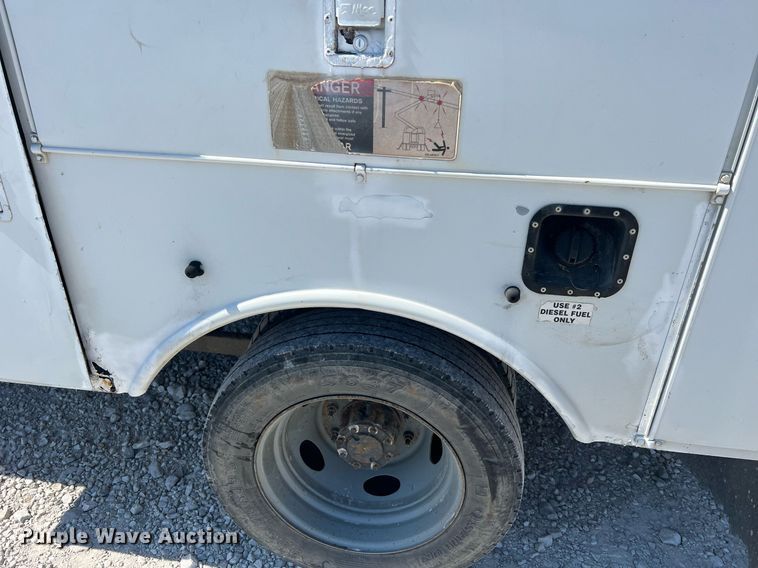 image for item LI9608 2003 Ford F550 Super Duty XL  bucket truck