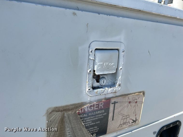 image for item LI9608 2003 Ford F550 Super Duty XL  bucket truck