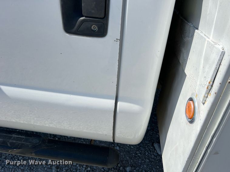 image for item LI9608 2003 Ford F550 Super Duty XL  bucket truck