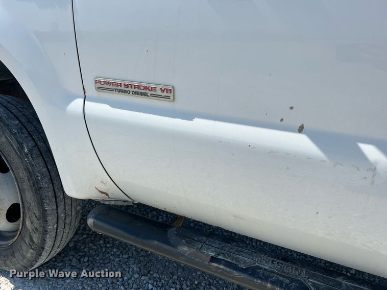 image for item LI9608 2003 Ford F550 Super Duty XL  bucket truck