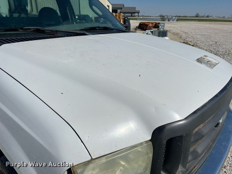 image for item LI9608 2003 Ford F550 Super Duty XL  bucket truck