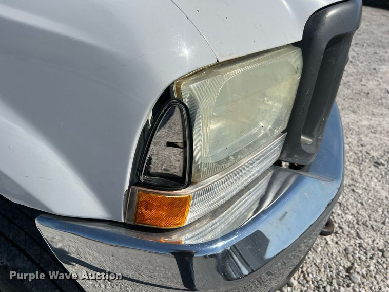 image for item LI9608 2003 Ford F550 Super Duty XL  bucket truck