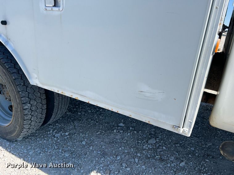 image for item LI9608 2003 Ford F550 Super Duty XL  bucket truck