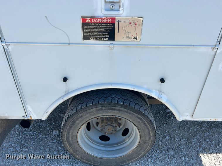 image for item LI9608 2003 Ford F550 Super Duty XL  bucket truck