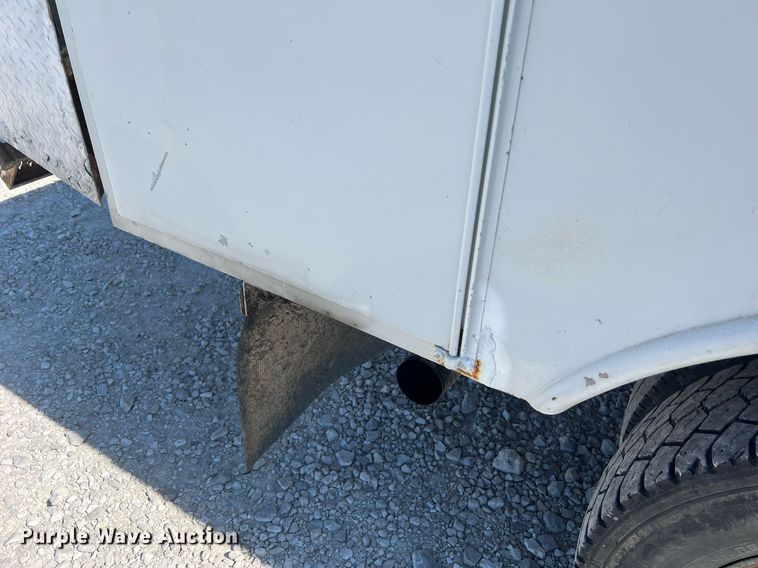 image for item LI9608 2003 Ford F550 Super Duty XL  bucket truck