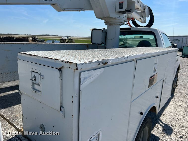 image for item LI9608 2003 Ford F550 Super Duty XL  bucket truck