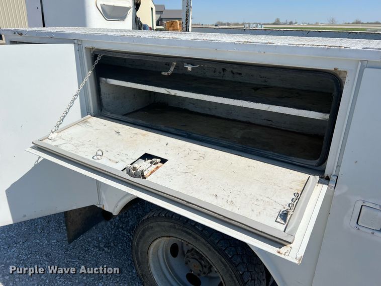 image for item LI9608 2003 Ford F550 Super Duty XL  bucket truck