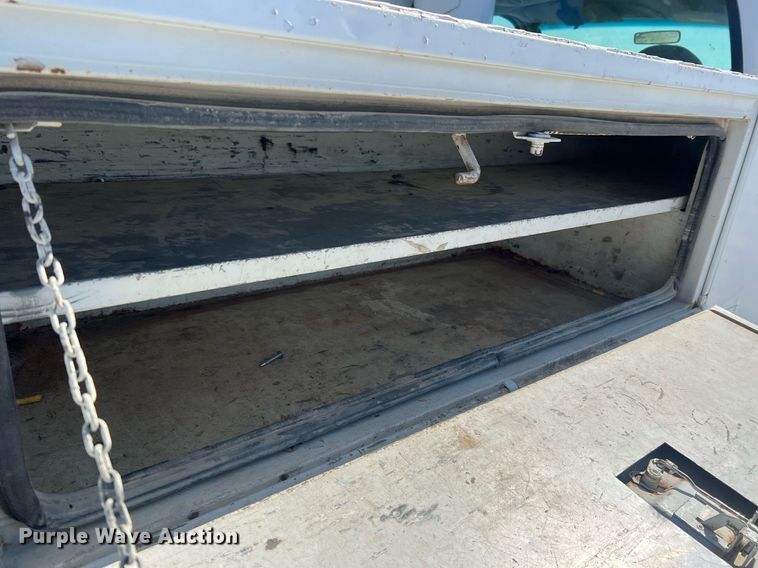 image for item LI9608 2003 Ford F550 Super Duty XL  bucket truck