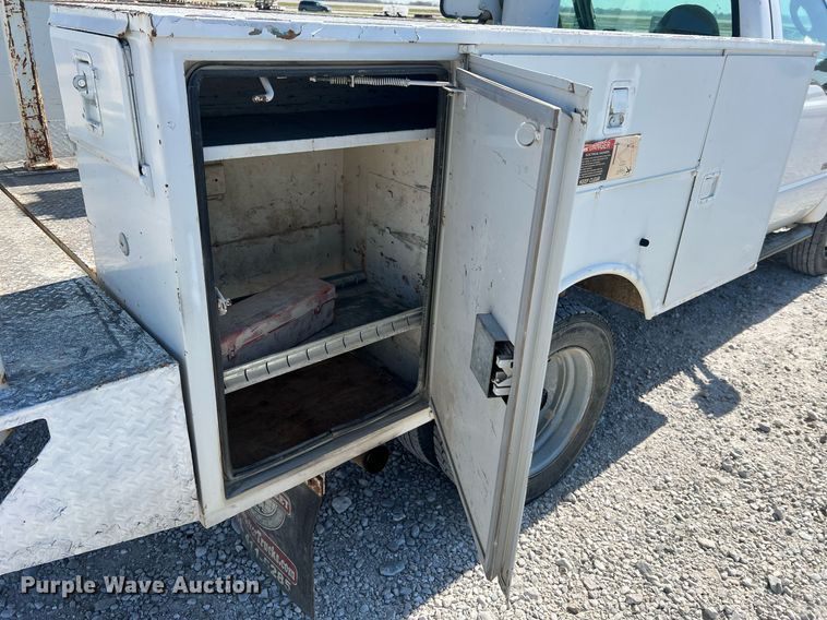 image for item LI9608 2003 Ford F550 Super Duty XL  bucket truck