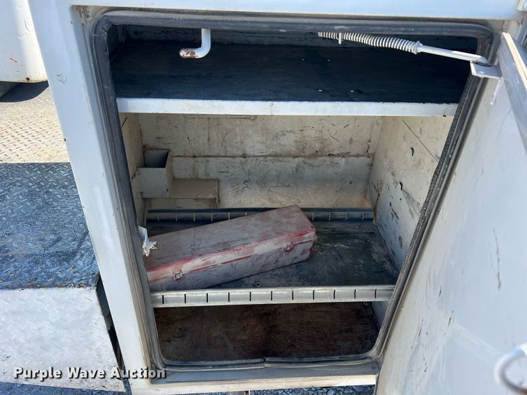 image for item LI9608 2003 Ford F550 Super Duty XL  bucket truck