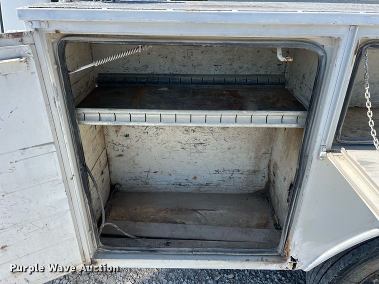 image for item LI9608 2003 Ford F550 Super Duty XL  bucket truck