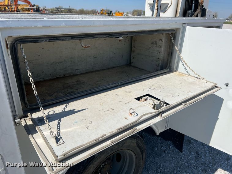 image for item LI9608 2003 Ford F550 Super Duty XL  bucket truck