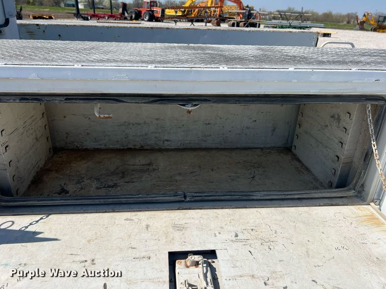 image for item LI9608 2003 Ford F550 Super Duty XL  bucket truck