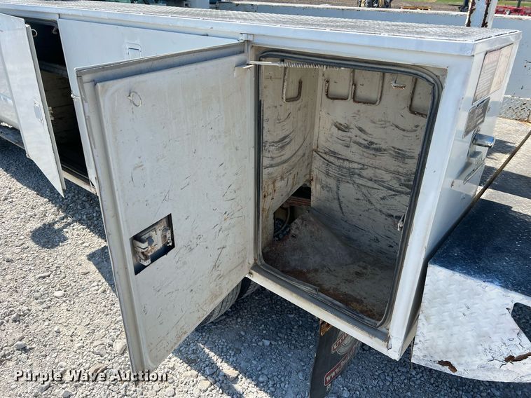 image for item LI9608 2003 Ford F550 Super Duty XL  bucket truck