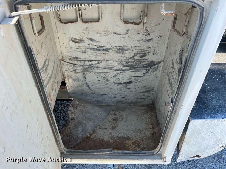 image for item LI9608 2003 Ford F550 Super Duty XL  bucket truck