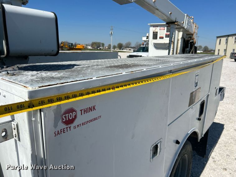 image for item LI9608 2003 Ford F550 Super Duty XL  bucket truck