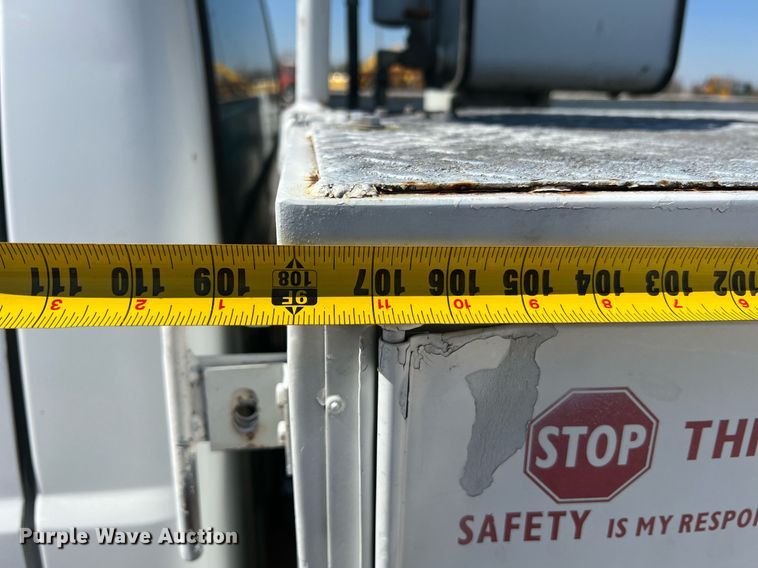 image for item LI9608 2003 Ford F550 Super Duty XL  bucket truck