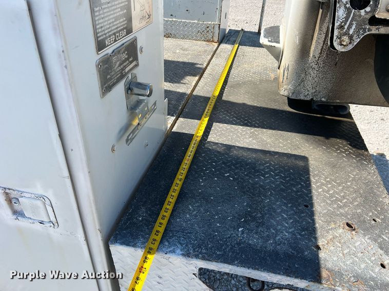 image for item LI9608 2003 Ford F550 Super Duty XL  bucket truck