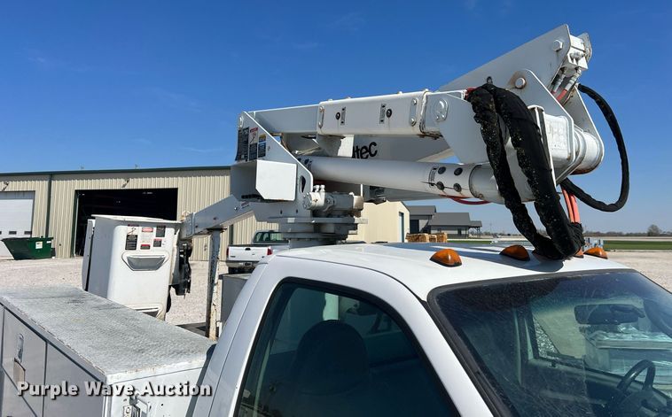 image for item LI9608 2003 Ford F550 Super Duty XL  bucket truck