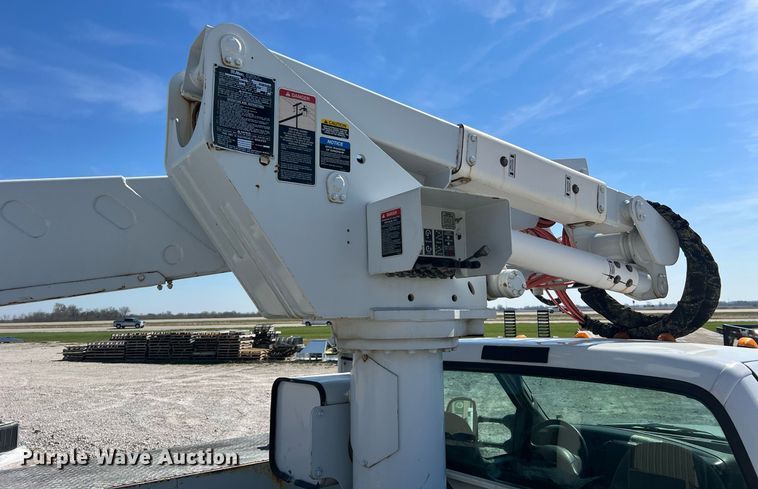 image for item LI9608 2003 Ford F550 Super Duty XL  bucket truck