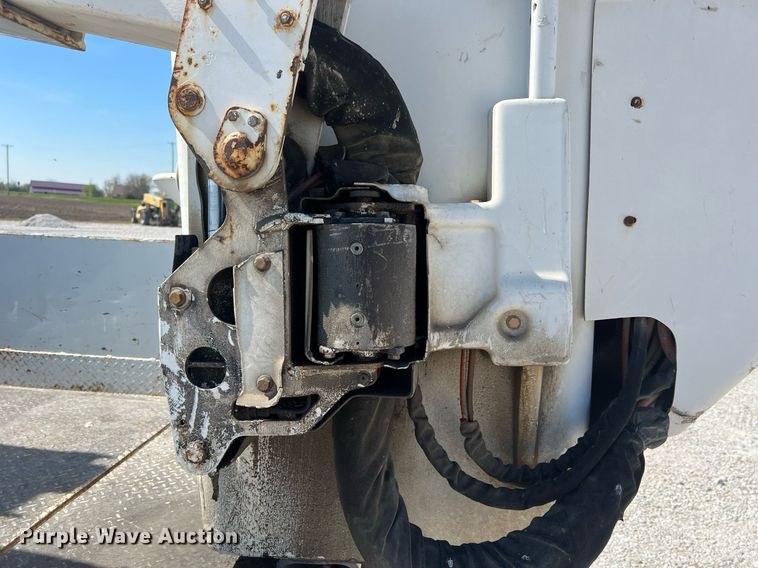 image for item LI9608 2003 Ford F550 Super Duty XL  bucket truck