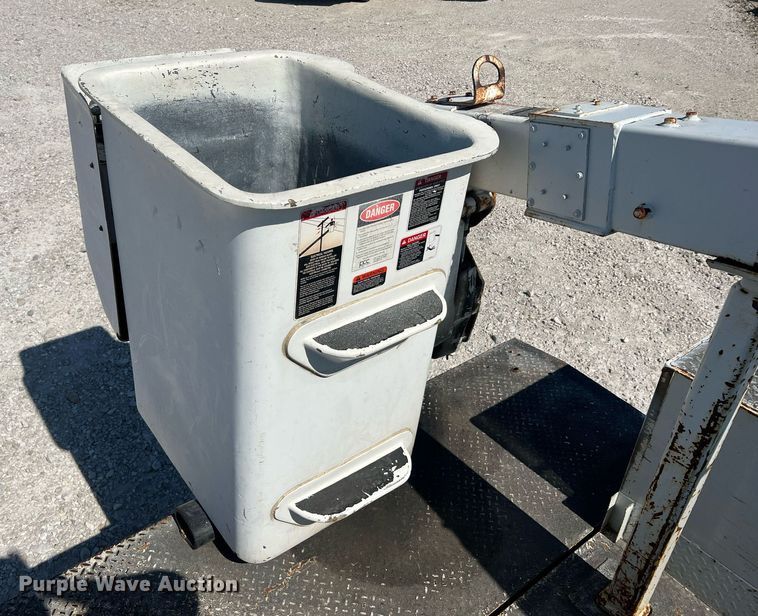 image for item LI9608 2003 Ford F550 Super Duty XL  bucket truck