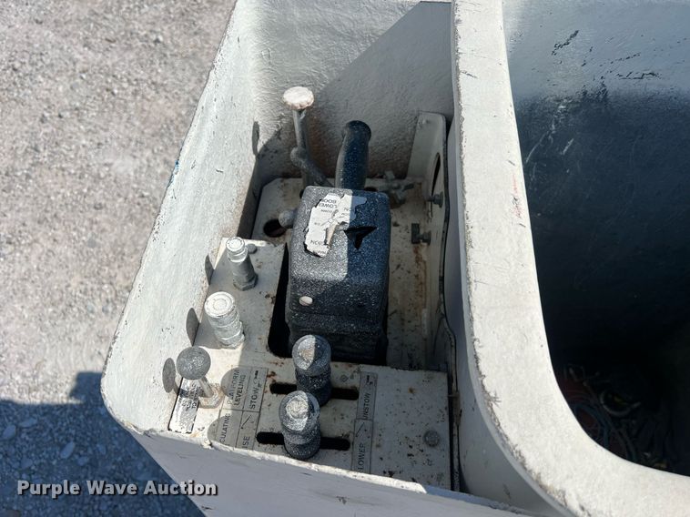 image for item LI9608 2003 Ford F550 Super Duty XL  bucket truck