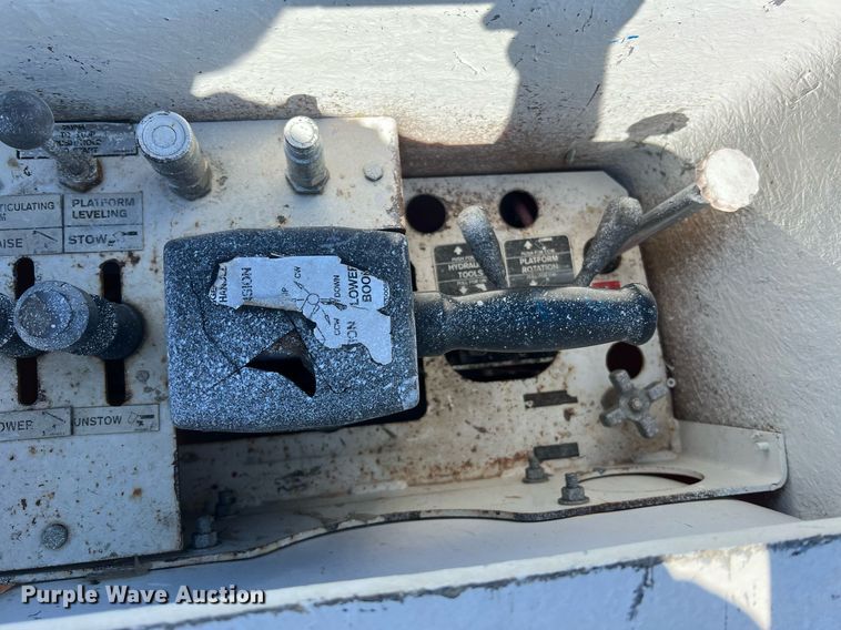 image for item LI9608 2003 Ford F550 Super Duty XL  bucket truck