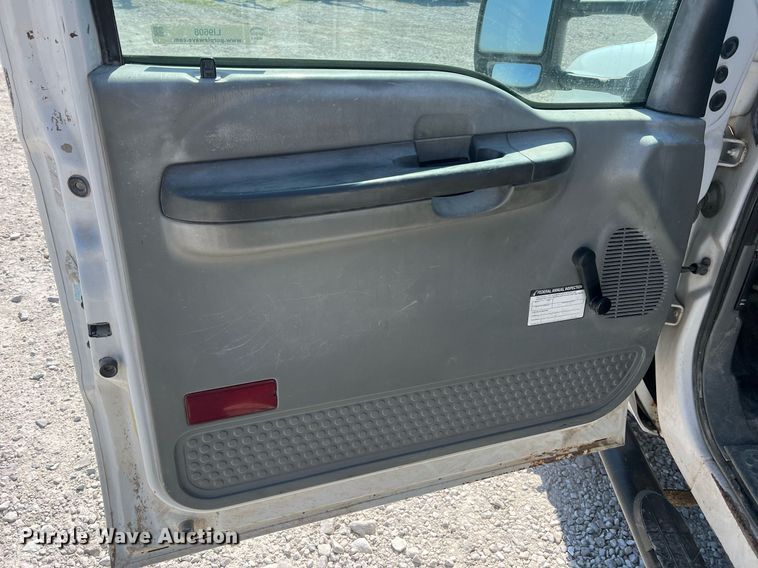 image for item LI9608 2003 Ford F550 Super Duty XL  bucket truck