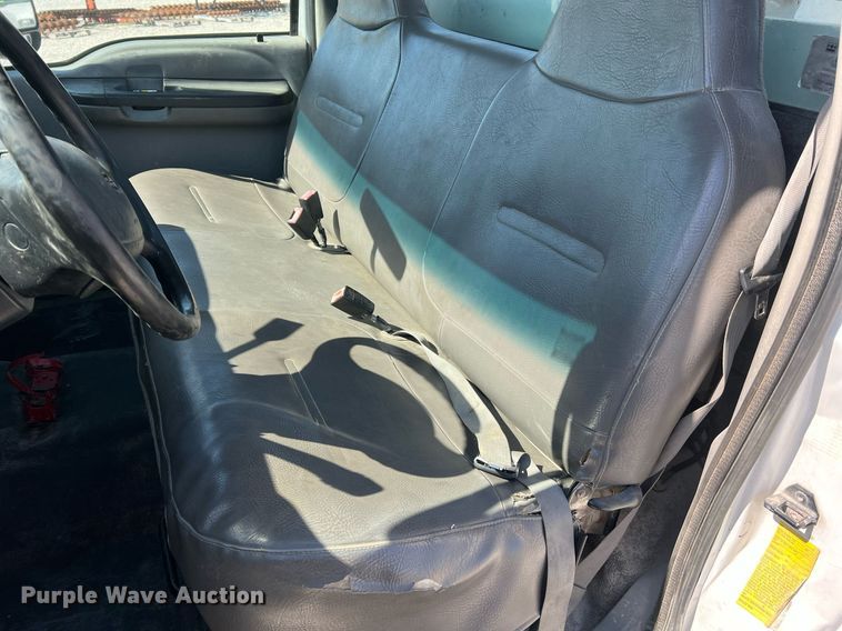 image for item LI9608 2003 Ford F550 Super Duty XL  bucket truck