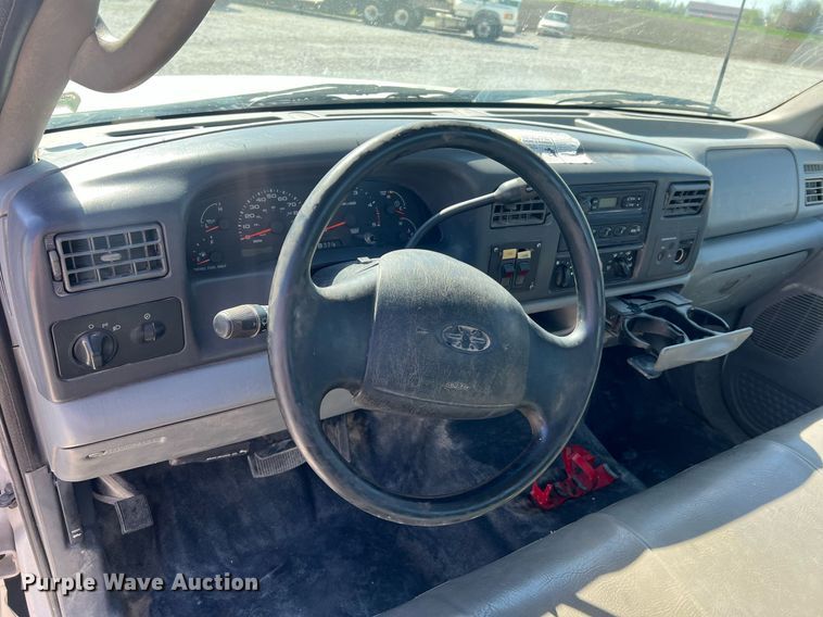 image for item LI9608 2003 Ford F550 Super Duty XL  bucket truck