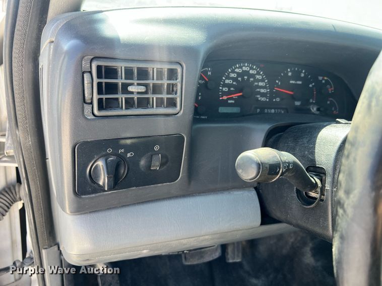 image for item LI9608 2003 Ford F550 Super Duty XL  bucket truck