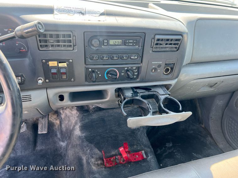 image for item LI9608 2003 Ford F550 Super Duty XL  bucket truck