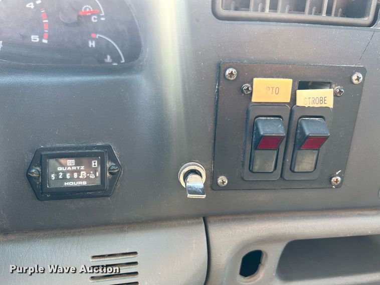 image for item LI9608 2003 Ford F550 Super Duty XL  bucket truck