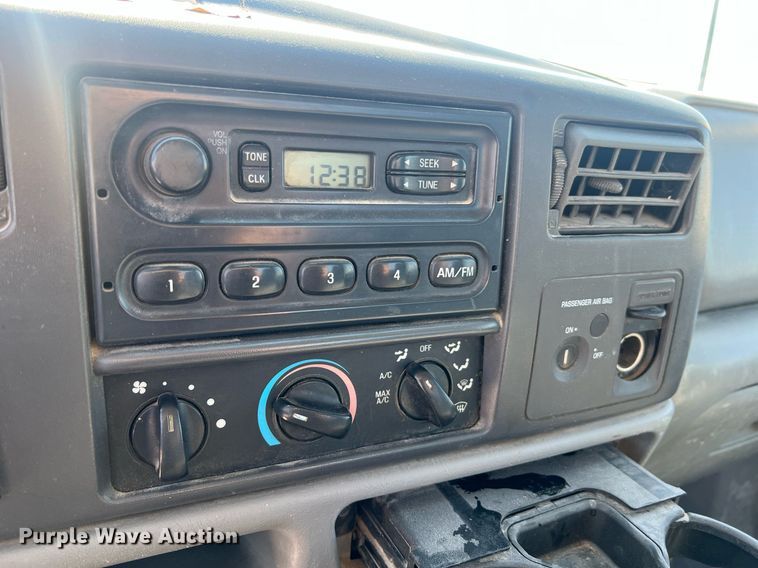 image for item LI9608 2003 Ford F550 Super Duty XL  bucket truck