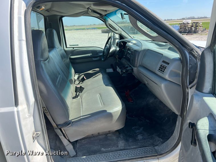 image for item LI9608 2003 Ford F550 Super Duty XL  bucket truck