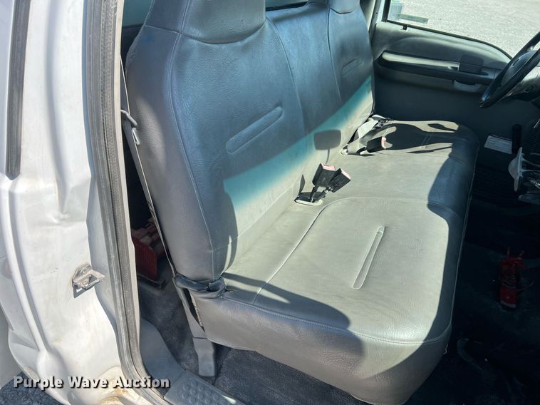 image for item LI9608 2003 Ford F550 Super Duty XL  bucket truck