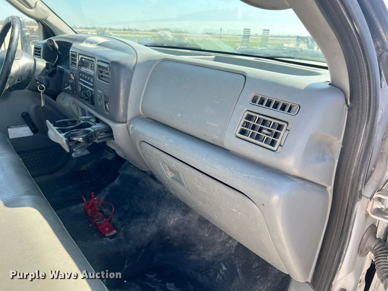 image for item LI9608 2003 Ford F550 Super Duty XL  bucket truck