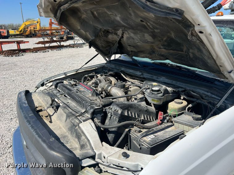 image for item LI9608 2003 Ford F550 Super Duty XL  bucket truck