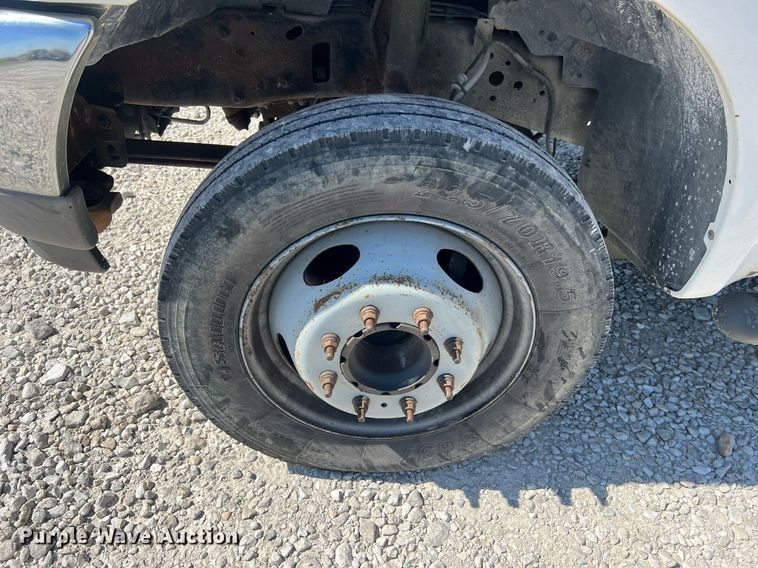 image for item LI9608 2003 Ford F550 Super Duty XL  bucket truck